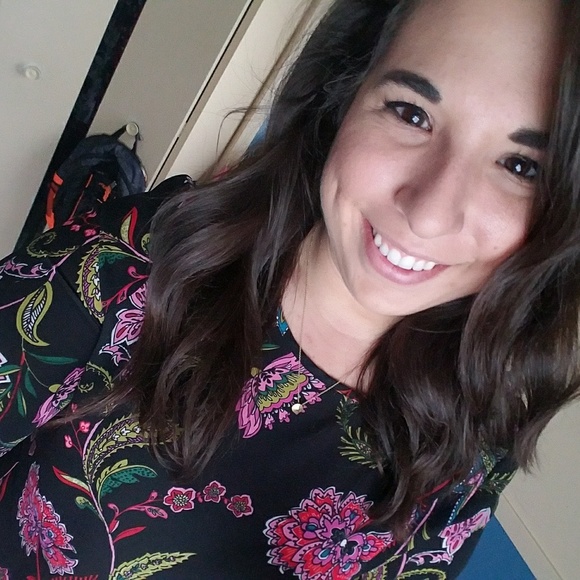 Meet your Posher, Amanda - Picture 2 of 2